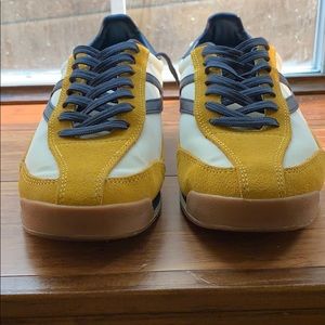 tretorn rawlins 2 sneakers in lemon suede